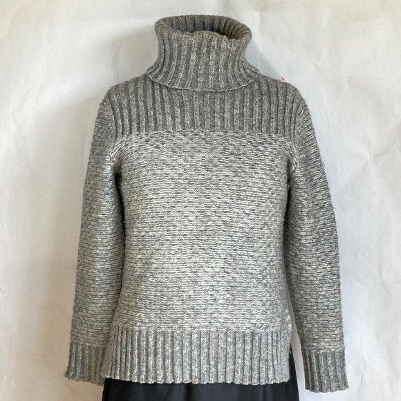 Banana Republic Soft Merino Wool Blend Heavy Knit Turtleneck Split Hem Sz SP - Picture 3 of 16
